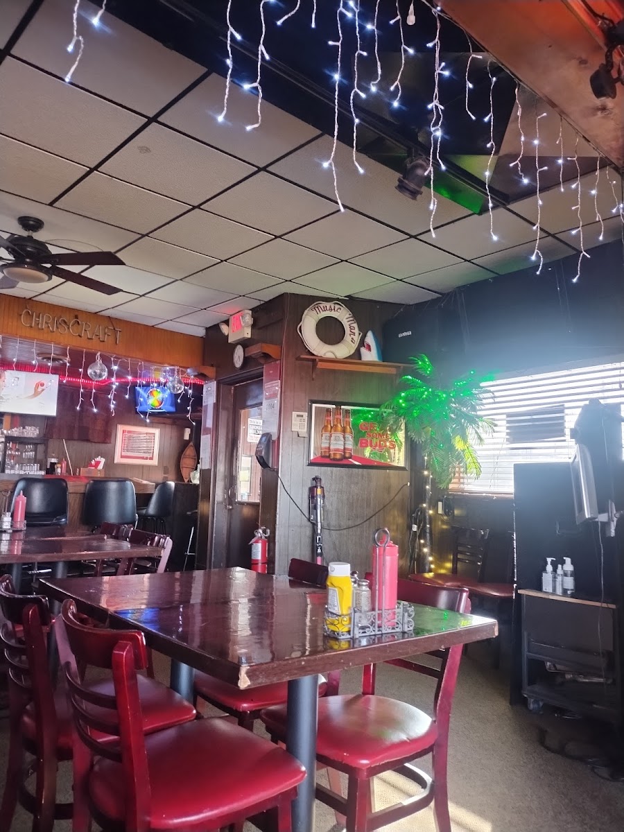 Speedboat Bar & Grill